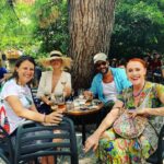 Stefan Kapičić Instagram - Kafa und rose und belo vino und pivo and few laughs with legendary Sonja Vukicevic. @ivana_horvat_ @tvrdisic #dobrastaraBudva #crnagora #montenegro Ps. @hristina_popo ajde vise dolazi!!! 🤣🤣🤣 Casper Bar