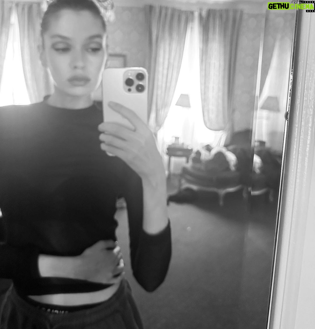 Stella Maxwell Instagram - ❤️🔥 @balenciaga ❤️🔥