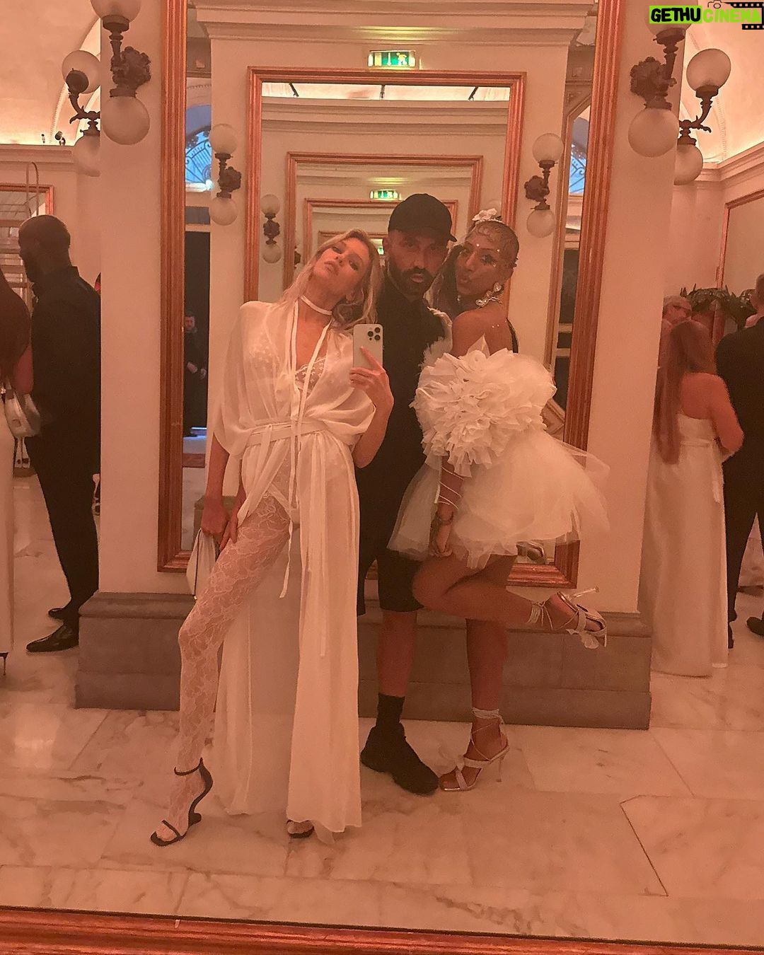 Stella Maxwell Instagram - Dangerous Napoli for RT @riccardotisci17 Naples, Italy