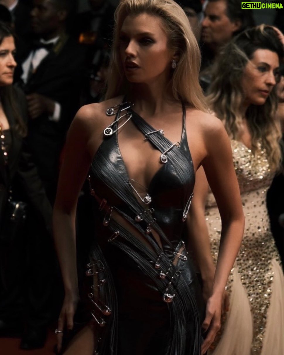 Stella Maxwell Instagram - What a pleasure attending ‘The Idol’ premiere last night in Cannes 🖤 Wearing the one and only Atelier Versace @donatella_versace @versace Cannes, France