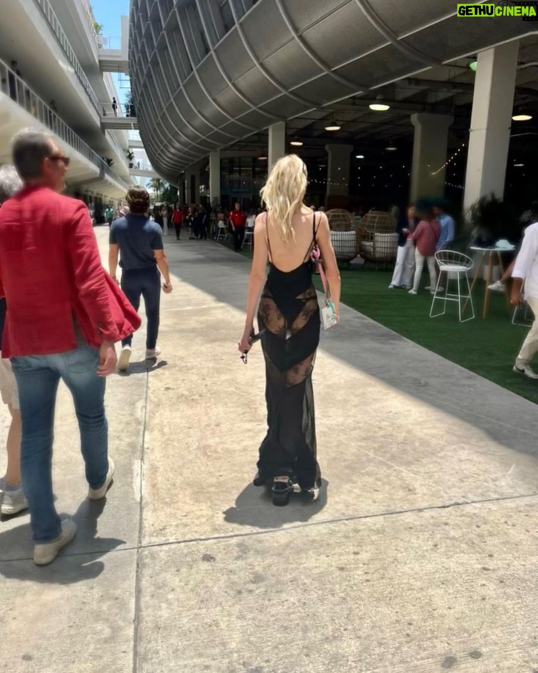 Stella Maxwell Instagram - 🖤🖤Miami Miami,Florida