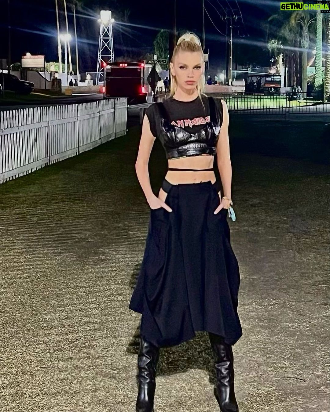 Stella Maxwell Instagram - Swollen feet 😂🖤 Coachella Music Festival
