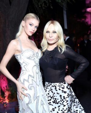 Stella Maxwell Instagram - @vanityfair thank you for a wonderful evening ✨ @versace @donatella_versace 🤍