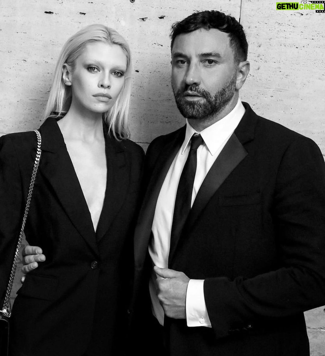Stella Maxwell Instagram - Happy Birthday Amore @riccardotisci17 ! 🖤 On the way to celebrate youuu 🎉😻
