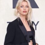 Stella Maxwell Instagram - Beautiful evening @boss @amfar @carineroitfeld 🖤 Cannes, France