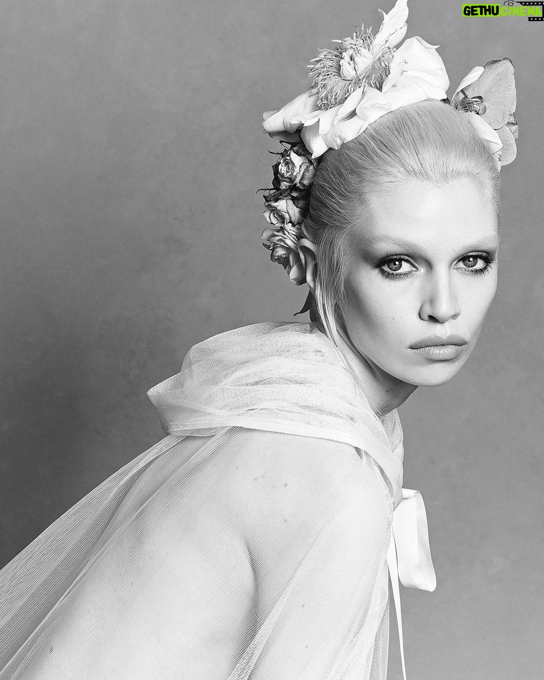 Stella Maxwell Instagram - Fill my eyes with @the.doublevision shot by the gorgeous @luigiandiango @luigimurenu 🖤