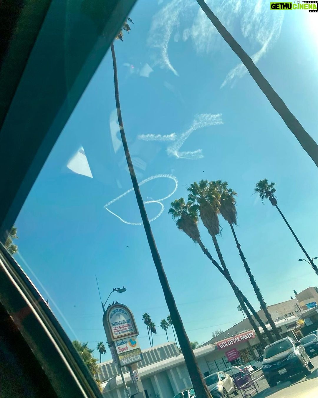 Stella Maxwell Instagram - Life in LA 🤍✨
