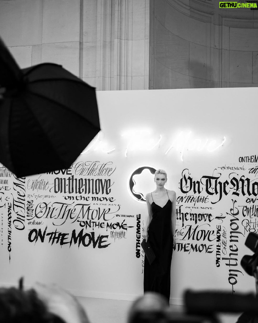 Stella Maxwell Instagram - Thank you Montblanc for the lovely evening in Paris @montblanc @marcotomasetta_dd #montblanconthemove. Back “on the move” on my way to NYC🤍 Paris, France
