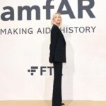 Stella Maxwell Instagram - Beautiful evening @boss @amfar @carineroitfeld 🖤 Cannes, France