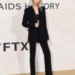 Stella Maxwell Instagram - Beautiful evening @boss @amfar @carineroitfeld 🖤 Cannes, France