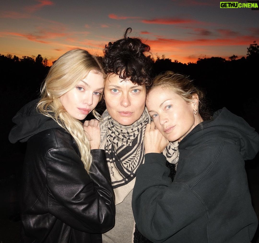 Stella Maxwell Instagram - Fk, Marry, Kill ?? 😂 Birthday love @shalomharlow we love you!! @carolynmurphy ❤️🔥