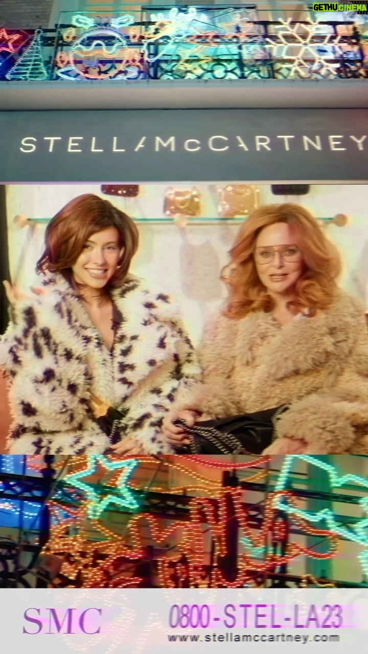 Stella McCartney - 7.3K Likes - FESTIVE STELLABRATION: Ho ho ho, bitches! Stella Claus and Santa-Laws @lirisaw here with booze and bags this festive season, including my iconic #Falabella… x Stella
Shop #StellaHoliday gifts and partywear now at stellamccartney.com.
#StellaMcCartney #Stellabration