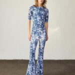 Stella McCartney Instagram - LADY GARDEN: My Spring collection is a celebration of womanhood and Mother Earth, and living harmoniously with nature and all its creatures… x Stella Our organic cotton Animal Forest Print is responsibly sourced and grown without toxic chemicals to never harm a single creature. Shop #StellaSpring24 in-store and at stellamccartney.com. Credits Video: #ShotByStella #StellaMcCartney