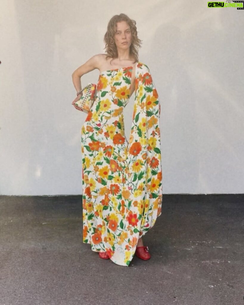 Stella McCartney Instagram - LADY GARDEN: My Spring 2024 collection celebrates women at every stage of their lives; a vibrant meditation on womanhood, nature and animals. x Stella This season, 90% of the ready-to-wear collection is crafted from responsible materials. Shop #StellaSpring24 in-store and at stellamccartney.com. Credits Video: #ShotByStella #StellaMcCartney