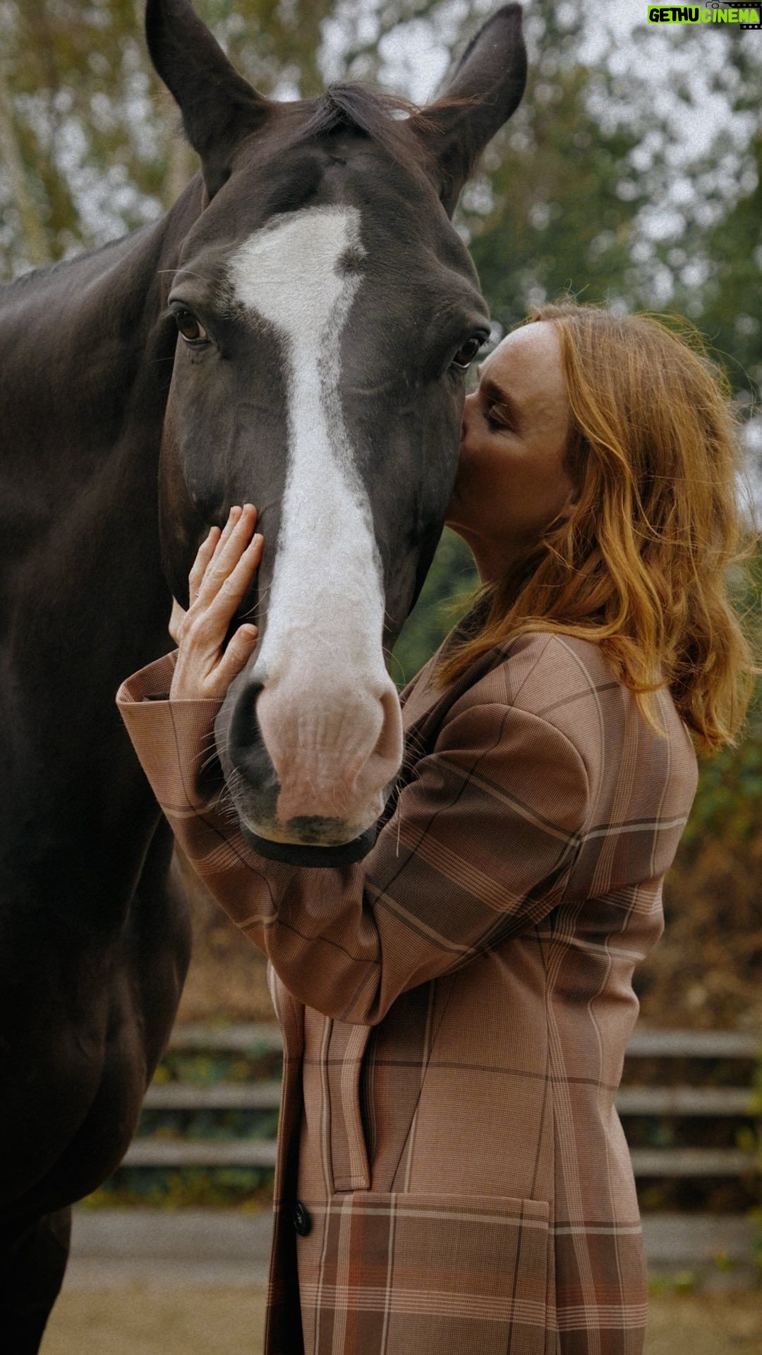 Stella McCartney - 21.8K Likes - HEALING POWER OF HORSES: Being on my horse has always supported my #mentalhealth, and I want to extend that helping hand to the next generation at a time when they need it most... x Stella
The number of young people living with depression doubled between 2011 and 2021, with 52.5% of 17-23 year olds reporting their mental health had declined since COVID-19.
Discover more at healingpowerofhorses.com.
Shot at @OperationCentaur, an equine therapy centre in Richmond, London.
#StellaMcCartney #DeepakChopra #HealingPowerofHorses @TheChopraFoundation @NeverAlone.Love