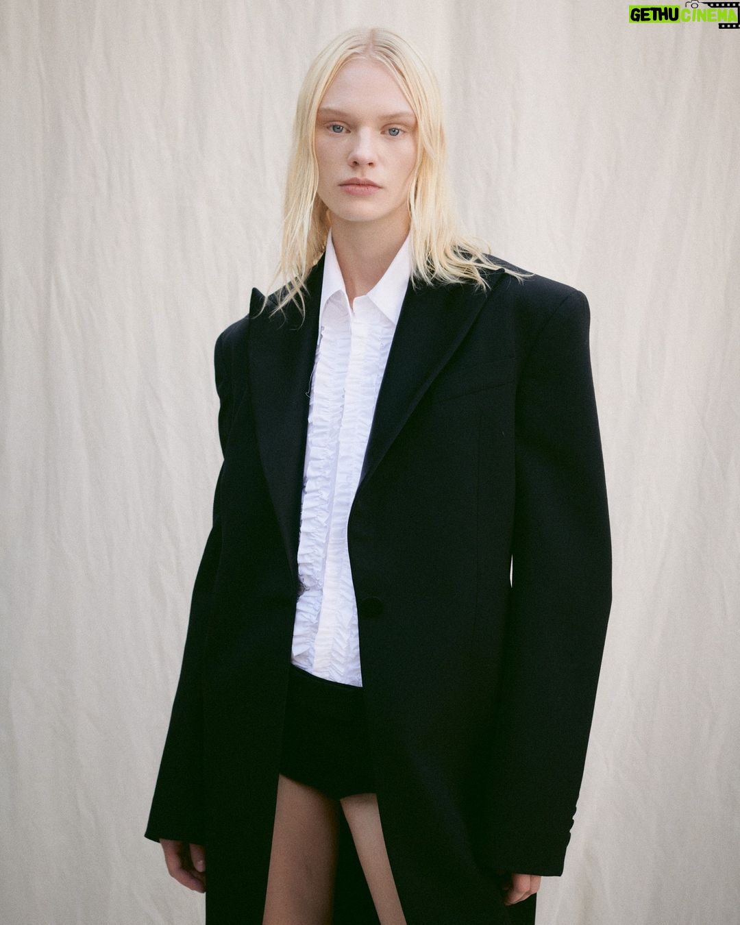 Stella McCartney Instagram - STELLA’S SUSTAINABLE MARKET: This season I was inspired by Fred Astaire, which we remixed with looks reinterpreting my parents’ lives on tour. x Stella New Savile Row tailoring across men’s tailcoats and hot pants, styled over ruffled shirting pulling from glam rock stage looks. Discover the full #StellaSummer24 runway collection at stellamccartney.com. #StellaMcCartney #ParisFashionWeek #PFW