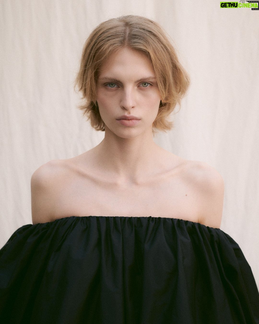 Stella McCartney Instagram - STELLA’S SUSTAINABLE MARKET: For my Summer 2024 show, I wanted to bring people together. Family is so important in my life, and fashion is a place for people to find their chosen family. x Stella Volume silhouettes are crafted from forest-friendly viscose satin — a wood pulp-based fabric responsibly sourced to never harms ancient or endangered woodlands. Hair was provided by @EugeneSouleiman, supported by @moroccanoileu. Discover the full #StellaSummer24 runway collection at stellamccartney.com. #StellaMcCartney #ParisFashionWeek #PFW