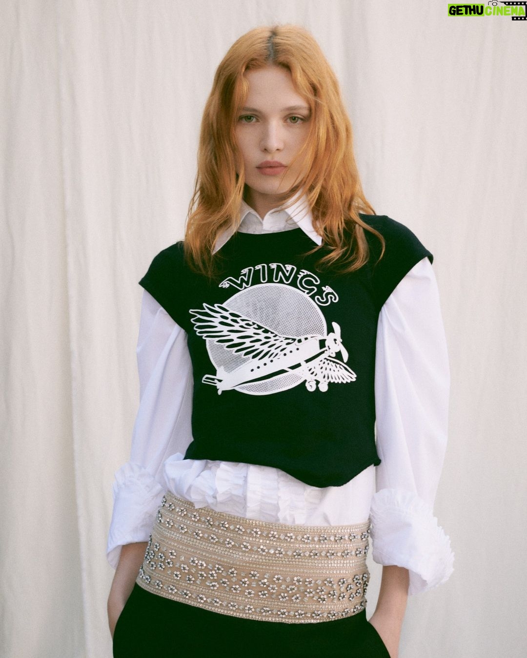 Stella McCartney Instagram - STELLA’S SUSTAINABLE MARKET: For Summer 2024, I took a step back — celebrating how my parents expressed who they were through what they wore. I wore my Mum’s old #Wings stage t-shirts in the 90s and mixed them with my Dad’s Savile Row suits, pairing them with vintage and charity shop finds… Now, I have to retrieve these pieces from my own kids’ wardrobes… A mash up of generations and genders. x Stella Discover the full #StellaSummer24 runway collection at stellamccartney.com. #StellaMcCartney #ParisFashionWeek #PFW