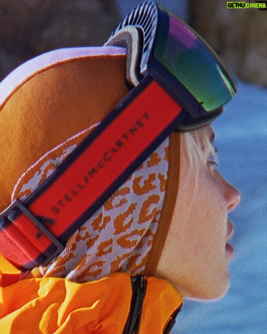 Stella McCartney Instagram - STELLA SKI: High-performance technology blends with sustainable innovation in our head-to-snow skiwear wardrobe. @lirisaw wears goggles powered by SP0053 KOLOR UP™ technology that adjusts lens colour in 30 seconds – matching varying light conditions for optimum visibility, providing protection and comfort, and featuring an anti-fog ventilation system. Shop #adidasbyStellaMcCartney x TERREX skiwear at stellamccartney.com. #StellaMcCartney #adidas #adidasTERREX @adidasWomen #StellaSki @adidasTERREX