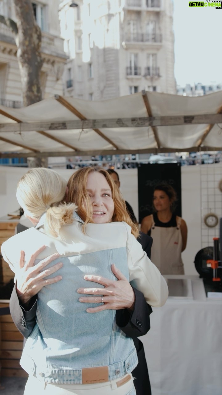 Stella McCartney - 9.3K Likes - Flowing into the @stellamccartney Summer 2024 show, held in Stella’s Sustainable Market in Paris, front-row guests including Cate Blanchett, Robert Downey Jr., Ashley Park, sisters Paris Hilton and Nicky Hilton Rothschild, and Léna Mahfouf share their looks.
#LVMH #StellaMcCartney #StellaSummer24