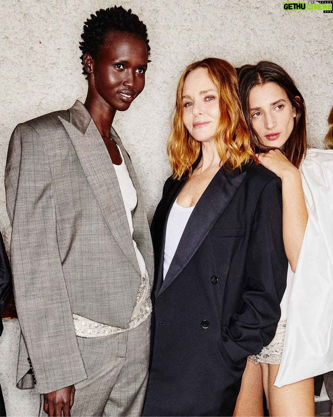 Stella McCartney Instagram - STELLA’S SUSTAINABLE MARKET: Summer 2024 runway show behind the scenes with Stella and the gang. Mirrored knits are hand-crocheted from Kelsun™️, a seaweed-based yarn using renewable, regenerative kelp — helping to restore the ocean and remove carbon from the atmosphere. Taffeta tops are crafted from repurposed dead stock fabrics. Watch the #StellaSummer24 runway show at stellamccartney.com. Credits Wearable art by @AndrewLoganSculptor, exclusively for Stella McCartney #StellaMcCartney #ParisFashionWeek #PFW #StellasSustainableMarket Marché Saxe-Breteuil