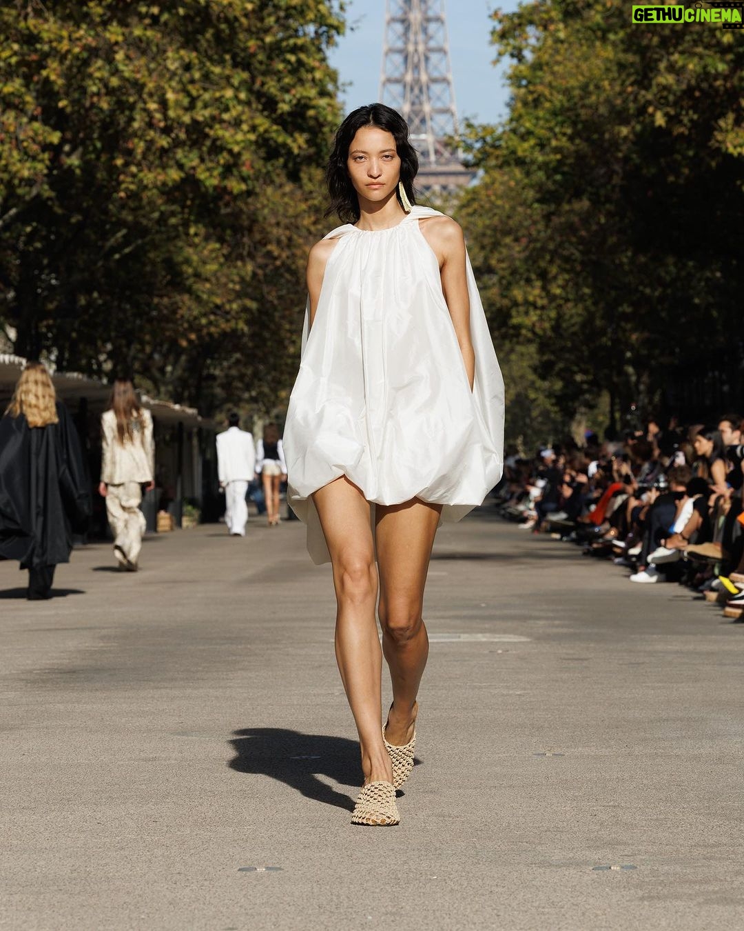 Stella McCartney Instagram - STELLA’S SUSTAINABLE MARKET: Silhouette and storytelling. Balloon shapes in repurposed taffetas alongside vintage Wings t-shirts, referencing Paul and Linda McCartney’s iconic band. Watch the #StellaSummer24 runway show at stellamccartney.com. Credits Wearable art by @AndrewLoganSculptor, exclusively for Stella McCartney #StellaMcCartney #ParisFashionWeek #PFW #Wings #StellasSustainableMarket Marché Saxe-Breteuil