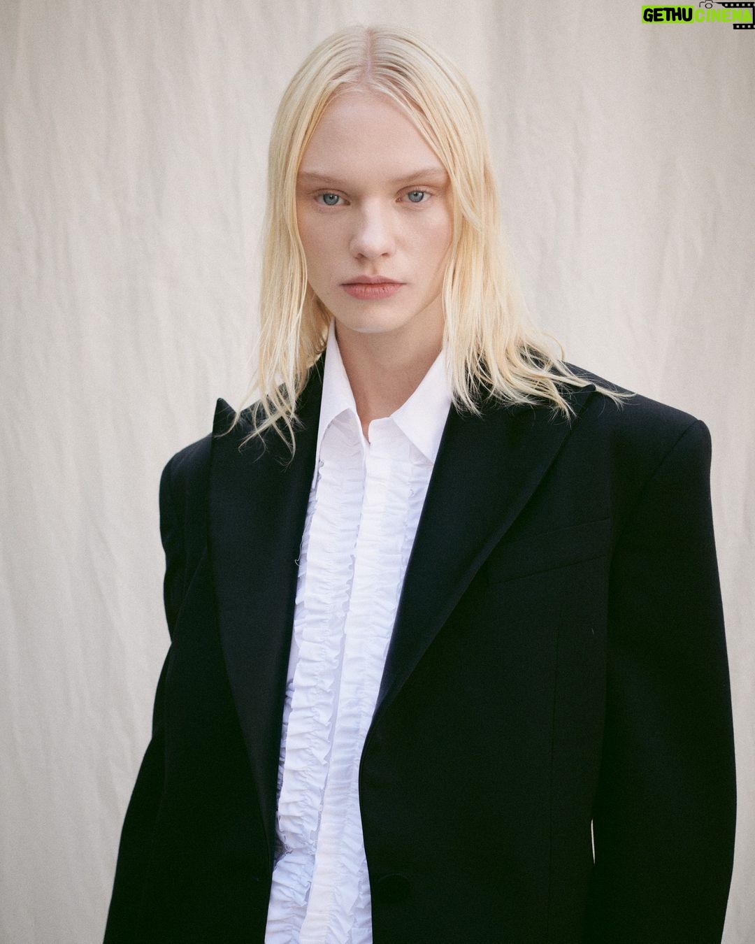 Stella McCartney Instagram - STELLA’S SUSTAINABLE MARKET: This season I was inspired by Fred Astaire, which we remixed with looks reinterpreting my parents’ lives on tour. x Stella New Savile Row tailoring across men’s tailcoats and hot pants, styled over ruffled shirting pulling from glam rock stage looks. Discover the full #StellaSummer24 runway collection at stellamccartney.com. #StellaMcCartney #ParisFashionWeek #PFW