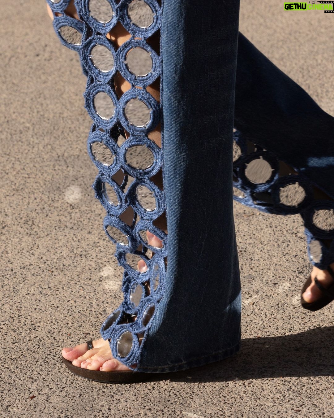 Stella McCartney Instagram - STELLA’S SUSTAINABLE MARKET: Crafted details. Vegan #Frayme bags with knotted mesh and corset lacing, alongside hand-crocheted mirrored denim. Discover the full #StellaSummer24 runway collection at stellamccartney.com. #StellaMcCartney #ParisFashionWeek #PFW #vegan #crueltyfree Marché Saxe-Breteuil