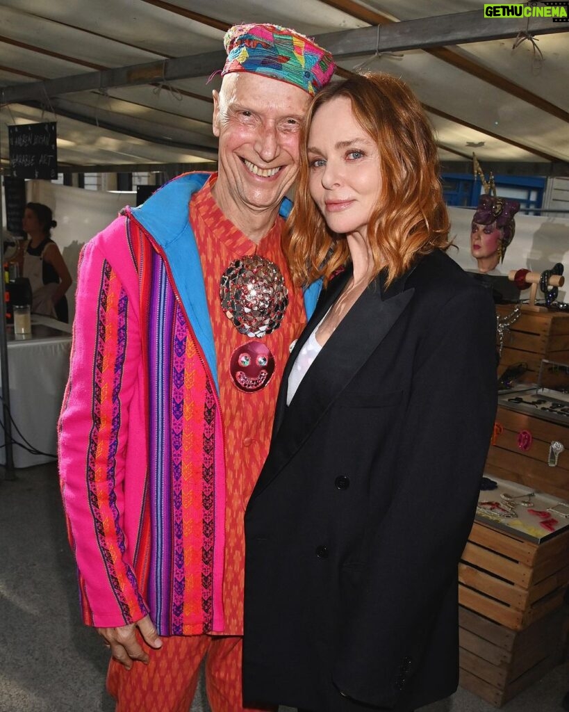 Stella McCartney Instagram - STELLA’S SUSTAINABLE MARKET: Our extended Stella family came together to celebrate the Summer 2024 collection and #StellasSustainableMarket. Featured: #CateBlanchett, @ParisJackson, @JeffKoons, @MaudeApatow, @LeslieMann, @AndrewLoganSculptor Stella is shot with Andrew Logan, who created exclusive wearable art worn during the runway show. Watch the #StellaSummer24 runway show at stellamccartney.com. #StellaMcCartney #ParisFashionWeek #PFW #InStella Marché Saxe-Breteuil