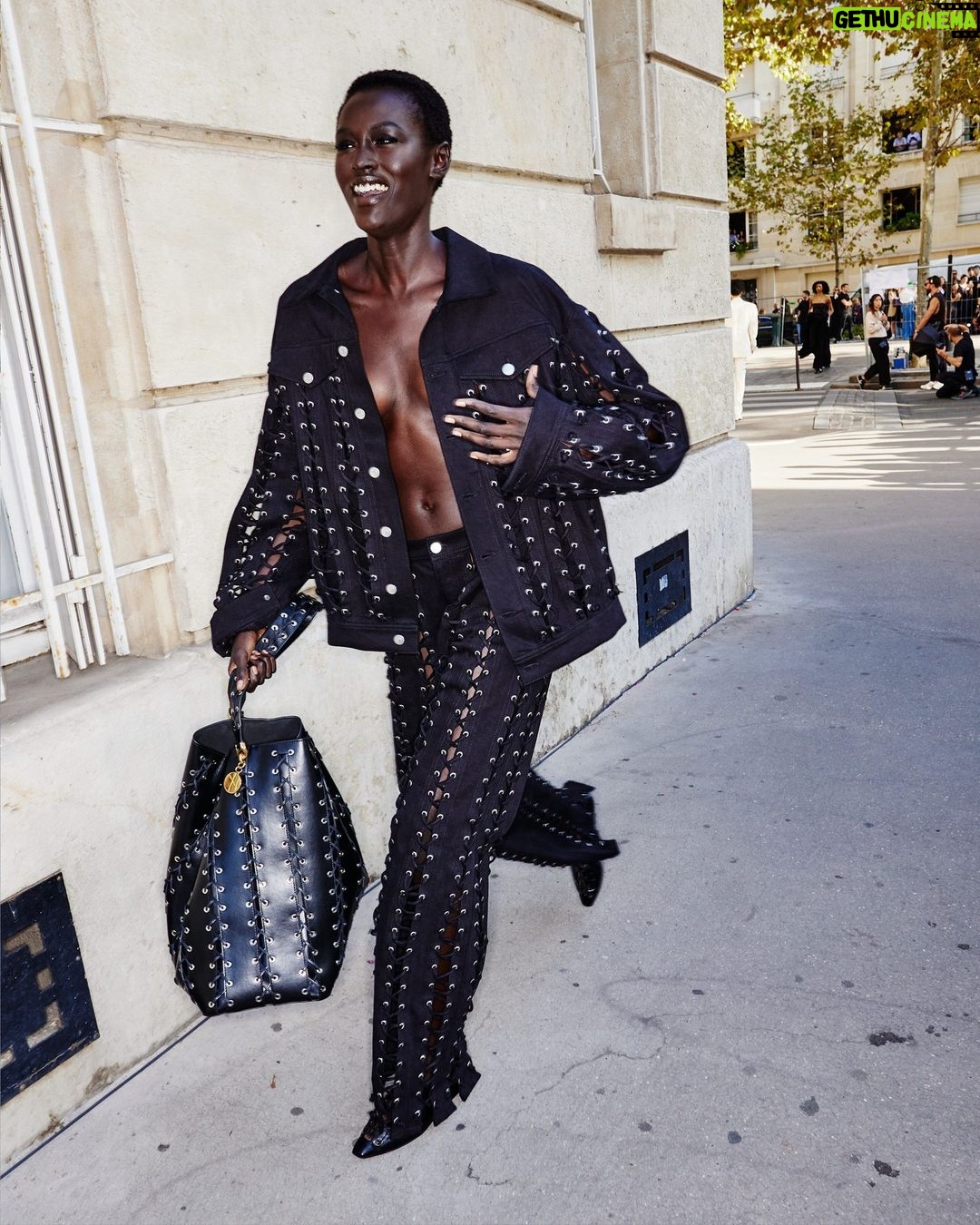 Stella McCartney Instagram - STELLA’S SUSTAINABLE MARKET: In the streets of Paris post-show with our Stella girls. New #Frayme bags are crafted from an organic linen knotted mesh, grown without pesticides and less water than cotton. Its trimmings are in an apple waste-based #vegan alternative to leather, with a recycled lining. Watch the #StellaSummer24 runway show at stellamccartney.com. Credits Wearable art by @AndrewLoganSculptor, exclusively for Stella McCartney #StellaMcCartney #ParisFashionWeek #PFW #StellasSustainableMarket