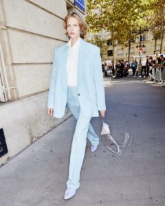 Stella McCartney Instagram - STELLA’S SUSTAINABLE MARKET: In the streets of Paris post-show with our Stella girls. New #Frayme bags are crafted from an organic linen knotted mesh, grown without pesticides and less water than cotton. Its trimmings are in an apple waste-based #vegan alternative to leather, with a recycled lining. Watch the #StellaSummer24 runway show at stellamccartney.com. Credits Wearable art by @AndrewLoganSculptor, exclusively for Stella McCartney #StellaMcCartney #ParisFashionWeek #PFW #StellasSustainableMarket