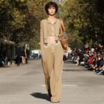 Stella McCartney Instagram – STELLA’S SUSTAINABLE MARKET: A play with proportions. Cropped tailcoats and waffle-knit vests over volume trousers, slim and roomy trenches, tiny #Falabella triangles and #Frayme bucket bags in knotted hemp mesh.
Watch the #StellaSummer24 runway show at stellamccartney.com.
Credits
Wearable art by @AndrewLoganSculptor, exclusively for Stella McCartney
#StellaMcCartney #ParisFashionWeek #PFW #StellasSustainableMarket Marché Saxe-Breteuil