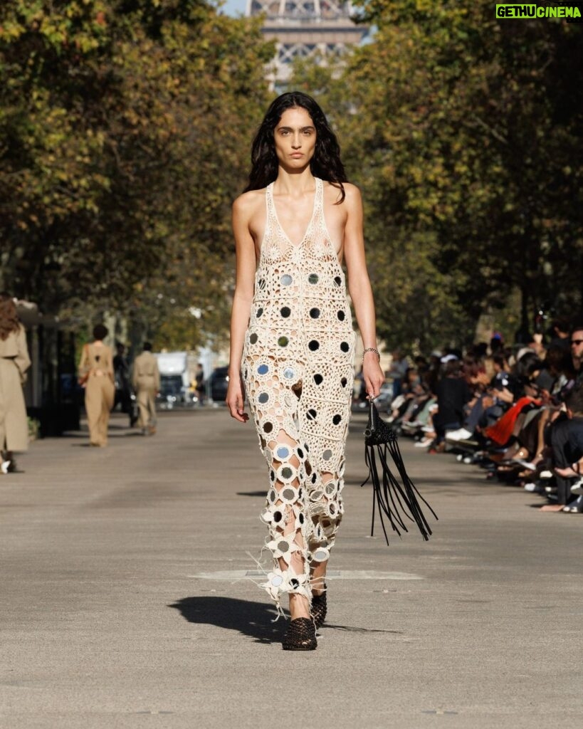 Stella McCartney Instagram - STELLA’S SUSTAINABLE MARKET: A play with proportions. Cropped tailcoats and waffle-knit vests over volume trousers, slim and roomy trenches, tiny #Falabella triangles and #Frayme bucket bags in knotted hemp mesh. Watch the #StellaSummer24 runway show at stellamccartney.com. Credits Wearable art by @AndrewLoganSculptor, exclusively for Stella McCartney #StellaMcCartney #ParisFashionWeek #PFW #StellasSustainableMarket Marché Saxe-Breteuil