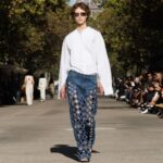 Stella McCartney Instagram – STELLA’S SUSTAINABLE MARKET: A play with proportions. Cropped tailcoats and waffle-knit vests over volume trousers, slim and roomy trenches, tiny #Falabella triangles and #Frayme bucket bags in knotted hemp mesh.
Watch the #StellaSummer24 runway show at stellamccartney.com.
Credits
Wearable art by @AndrewLoganSculptor, exclusively for Stella McCartney
#StellaMcCartney #ParisFashionWeek #PFW #StellasSustainableMarket Marché Saxe-Breteuil