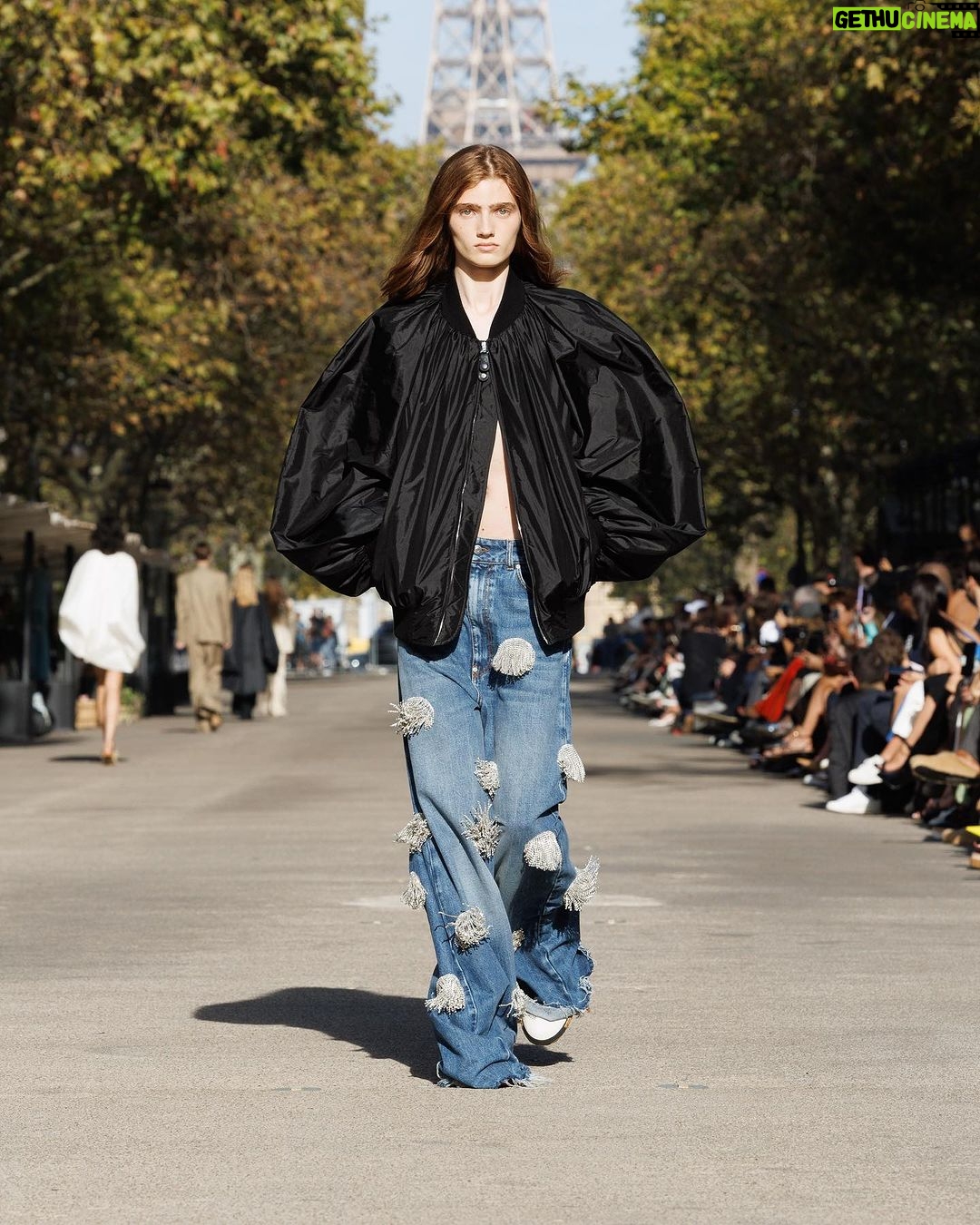 Stella McCartney Instagram - STELLA’S SUSTAINABLE MARKET: Silhouette and storytelling. Balloon shapes in repurposed taffetas alongside vintage Wings t-shirts, referencing Paul and Linda McCartney’s iconic band. Watch the #StellaSummer24 runway show at stellamccartney.com. Credits Wearable art by @AndrewLoganSculptor, exclusively for Stella McCartney #StellaMcCartney #ParisFashionWeek #PFW #Wings #StellasSustainableMarket Marché Saxe-Breteuil