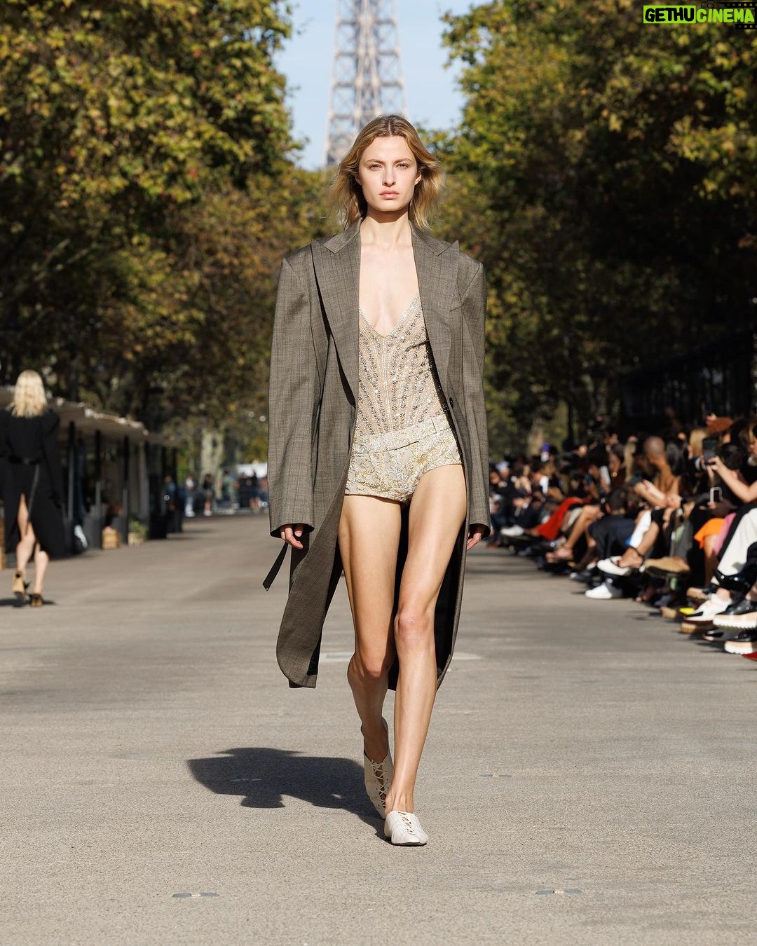 Stella McCartney Instagram - STELLA’S SUSTAINABLE MARKET: The Summer 2024 collection is rooted in family, freedom and fluidity – inspired by music and Stella’s parents’ shared wardrobe, both on and off-stage. Marché Saxe-Breteuil is transformed into #StellasSustainableMarket — 21 stalls allowing guests and the public to experience the pioneering materials featured in the collection, meet sustainable innovators and explore themes related to Stella. The Summer 2024 collection is crafted with 95% conscious materials, making it our most responsible edit to date. Watch the #StellaSummer24 runway show at stellamccartney.com. Credits Stylist: @_Mariechaix_ Casting: @JuliaLangeCasting Wearable art: @AndrewLoganSculptor Makeup: @PatMcGrathReal Hair: @EugeneSouleiman for @MoroccanoilEU Skincare: @StellaMcCartneyBeauty Production: @StudioBoum Nails: @KureBazaar DJ: #PabloClements Audio: @JBL_Pro #StellaMcCartney #ParisFashionWeek #PFW