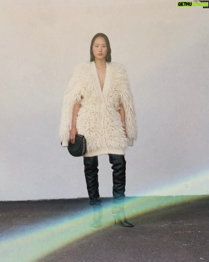 Stella McCartney Instagram - LADY GARDEN: I love this big shaggy knit, with this cutaway sleeve detail so you can cover your arms during these chillier days… It has a beautiful kind of three-dimensional, fur-like quality; we’re always getting creative with how we can mimic those silhouettes and textures… x Stella
This cardigan was crafted with certified #crueltyfree materials. We have never used leather, feathers, fur or skins since day one.
Shop the #StellaSpring24 Oversized Shaggy Cardigan in-store and at stellamccartney.com. Credit Video: #ShotByStella #StellaMcCartney