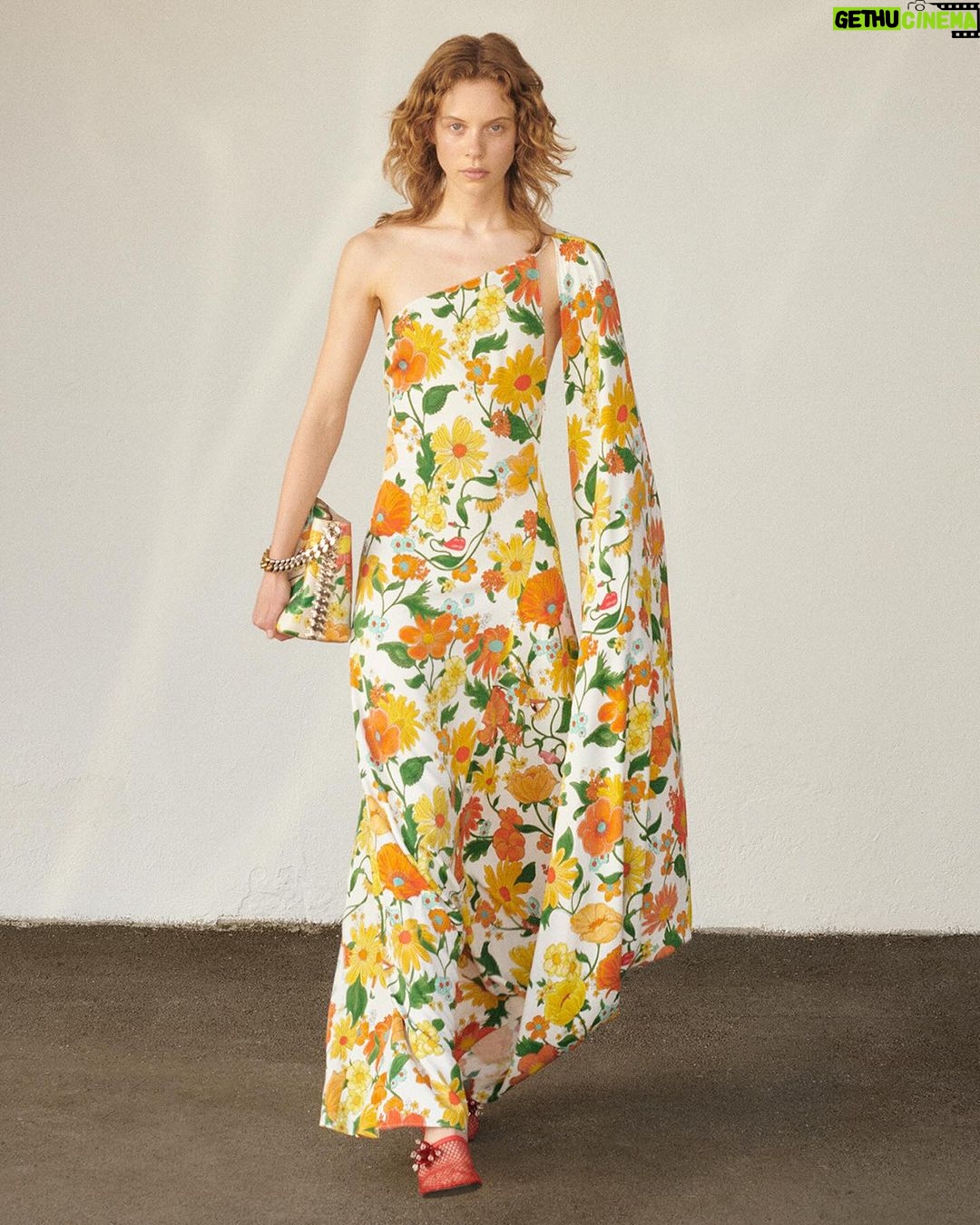 Stella McCartney Instagram - LADY GARDEN: My Spring 2024 collection celebrates women at every stage of their lives; a vibrant meditation on womanhood, nature and animals. x Stella This season, 90% of the ready-to-wear collection is crafted from responsible materials. Shop #StellaSpring24 in-store and at stellamccartney.com. Credits Video: #ShotByStella #StellaMcCartney