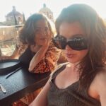 Steph Bumelcrownd Instagram - Oh!, 👀 un gringo! •san Mike 😜✌🏻🤎🍸🤍🍷😬best partner in crime 🤘🏼🤘🏼🤘🏼