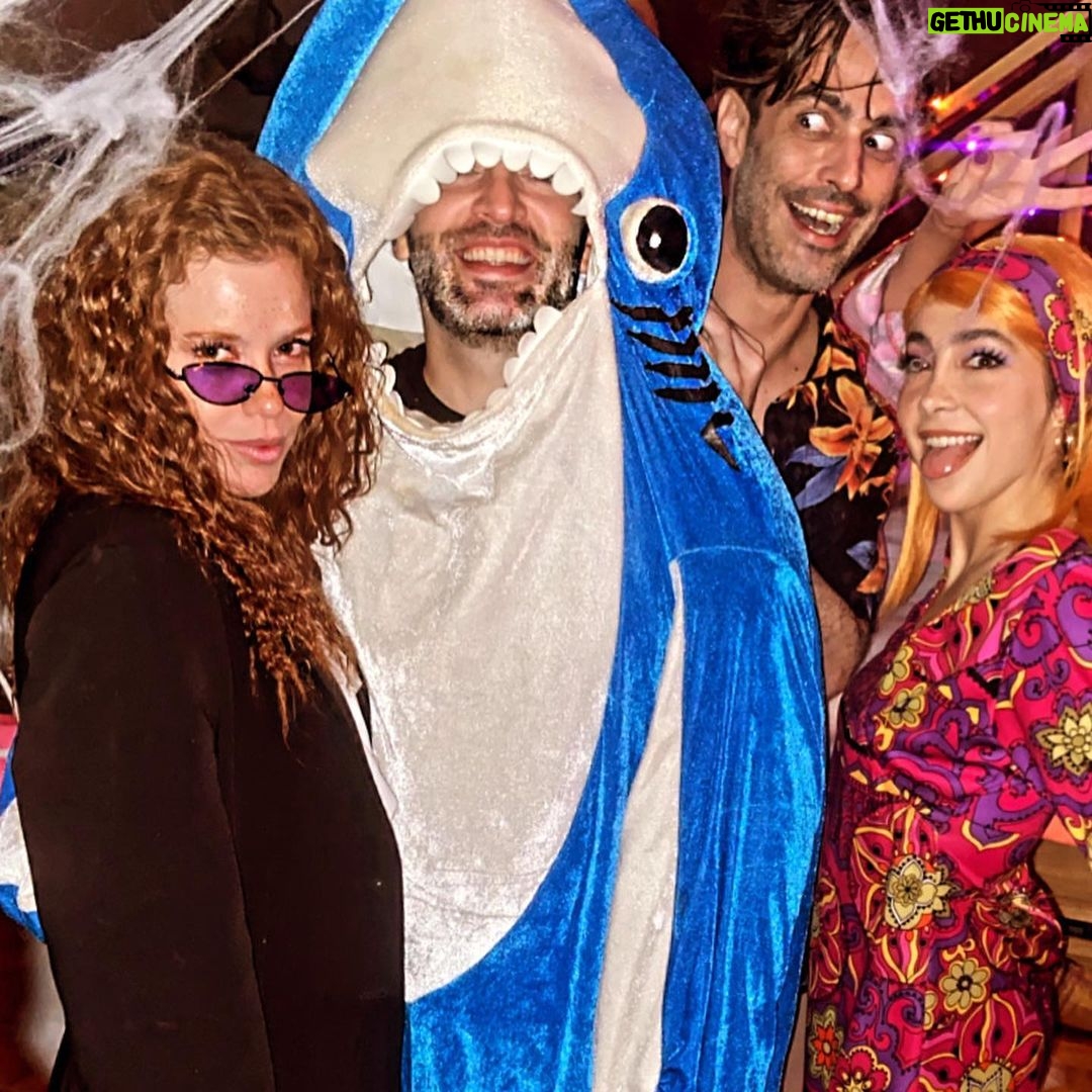 Steph Bumelcrownd Instagram - JALOO🎃win- 🧌👽 Lo mejor del bday de Emily fue que había PAN DE MUERTO🤌🏼