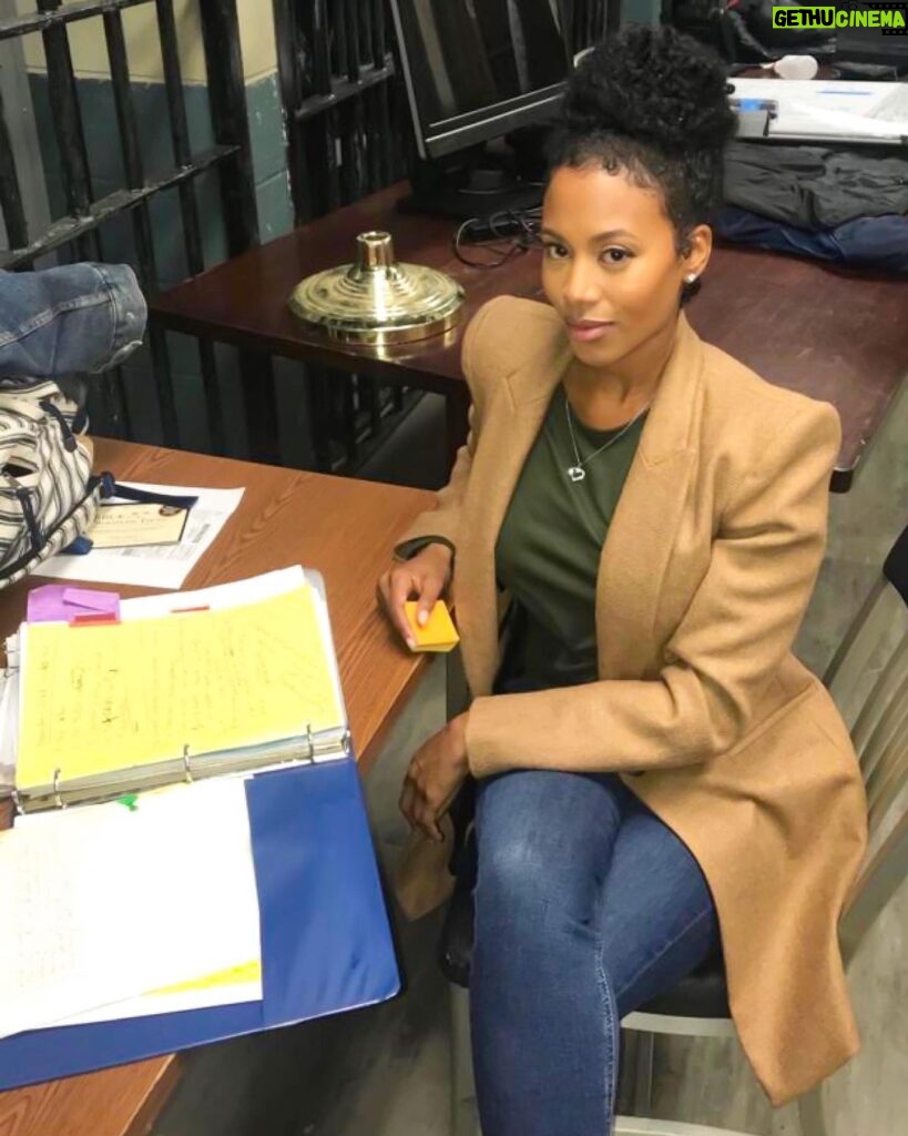 Stephanie Charles Instagram - Miss work already. Behind the scenes of Sarah from Ruthless... hmmmm. Sarah, what you up to🧐🤭🤫 #stephaniecharles #tylerperrystudios #Ruthlessonbetplus #toinspire #tbt #throwbacktuesday #bts #actresslife #actressjourney #bosslady #focusonwhatyouwant