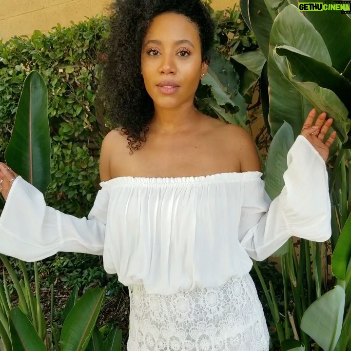 Stephanie Charles Instagram - Happy Monday. Counting blessings πππ½ I love this song. Burna Boy did his thang on this one!πΌπΆπ΅ π @tha_newb #motivationalmondays #gratitudes #inspiretoinspire #stephaniecharles #caribbean #african #tylerperrystudios