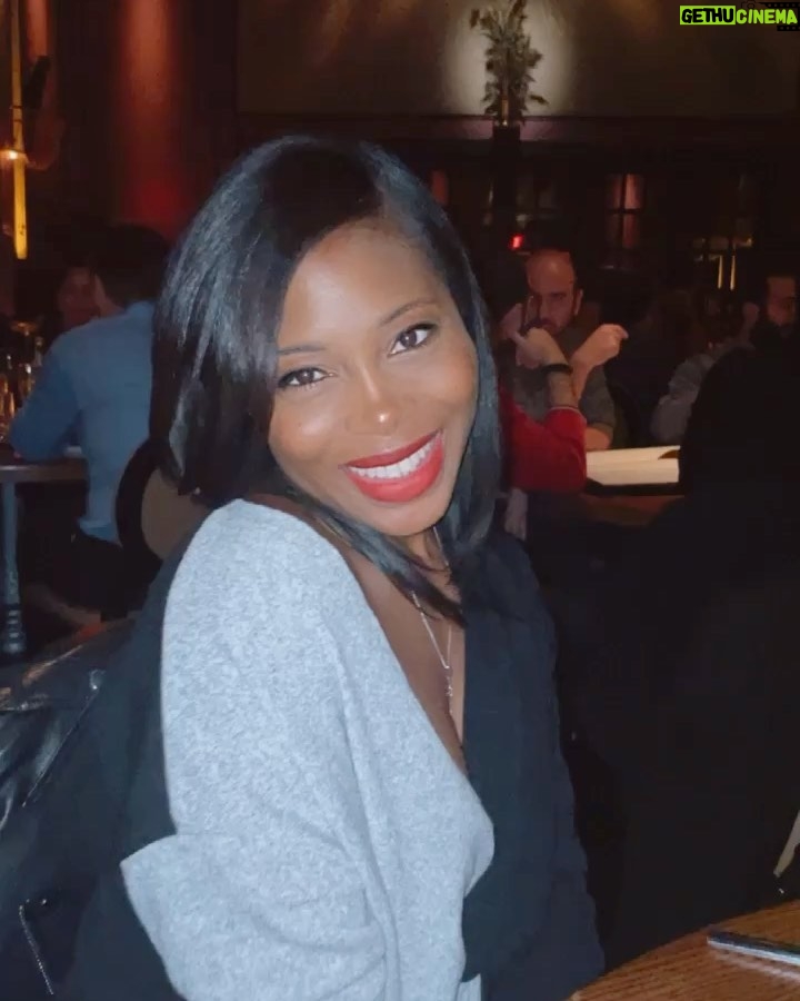 Stephanie Charles Instagram - I’m always late at posting. I need time!😩 About the other night. Happy birthday celebration. @farvelis I wish you so much success, love, and happiness!! You so deserve it!! #Good times💋 I’m #grateful for you ladies🙏🏽💕 @azizascott @mikhalajene @faleciadunn @drineee @itskeysha.e Ok, so the restaurant we went to their restroom was so cute that I had to do a #miniphotoshoot 😩😅 #stephaniecharles #throwbackthursday #bdaycelebration #selfie #tbt #smilesallday #goodvibesonly #tylerperrystudios #blackishabc