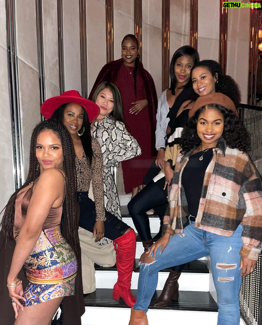 Stephanie Charles Instagram - I’m always late at posting. I need time!😩 About the other night. Happy birthday celebration. @farvelis I wish you so much success, love, and happiness!! You so deserve it!! #Good times💋 I’m #grateful for you ladies🙏🏽💕 @azizascott @mikhalajene @faleciadunn @drineee @itskeysha.e Ok, so the restaurant we went to their restroom was so cute that I had to do a #miniphotoshoot 😩😅 #stephaniecharles #throwbackthursday #bdaycelebration #selfie #tbt #smilesallday #goodvibesonly #tylerperrystudios #blackishabc