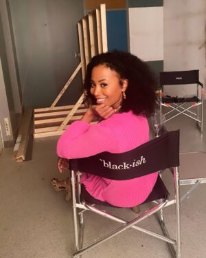Stephanie Charles Instagram - And it’s a wrap!🥰👏🏾🎥
It was great working with you ladies💕💕
@traceeellisross 
@shakirajanai_ 
@jeantegodlock 

#stephaniecharles
#blackishabc 
#blessingsonblessings 
#gratitude 
#setlife🎥