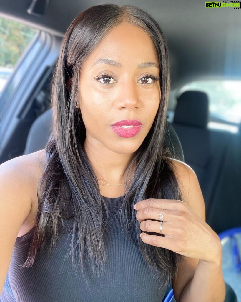 Stephanie Charles Instagram - It’s been a long time😘 I needed to take a break from social media. Y’all ever feel that way? #stephaniecharles #takeabreak #nodistractions #positivevibesonly #tylerperrystudios #blackishabc