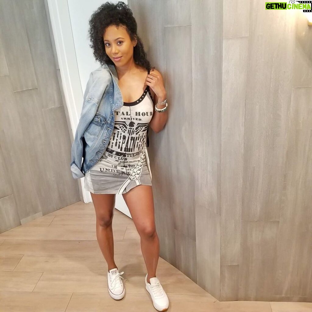 Stephanie Charles Instagram - So...ummm. I couldn’t choose which shoes goes best with this dress. Any suggestions? Reebok or the Converse🤷🏽‍♀🤷🏽‍♀🤷🏽‍♀🤷🏽‍♀📸 #trivialquestion #stephaniecharles #picoftheday #itsthelittlethings #actress🎬 #actresshot