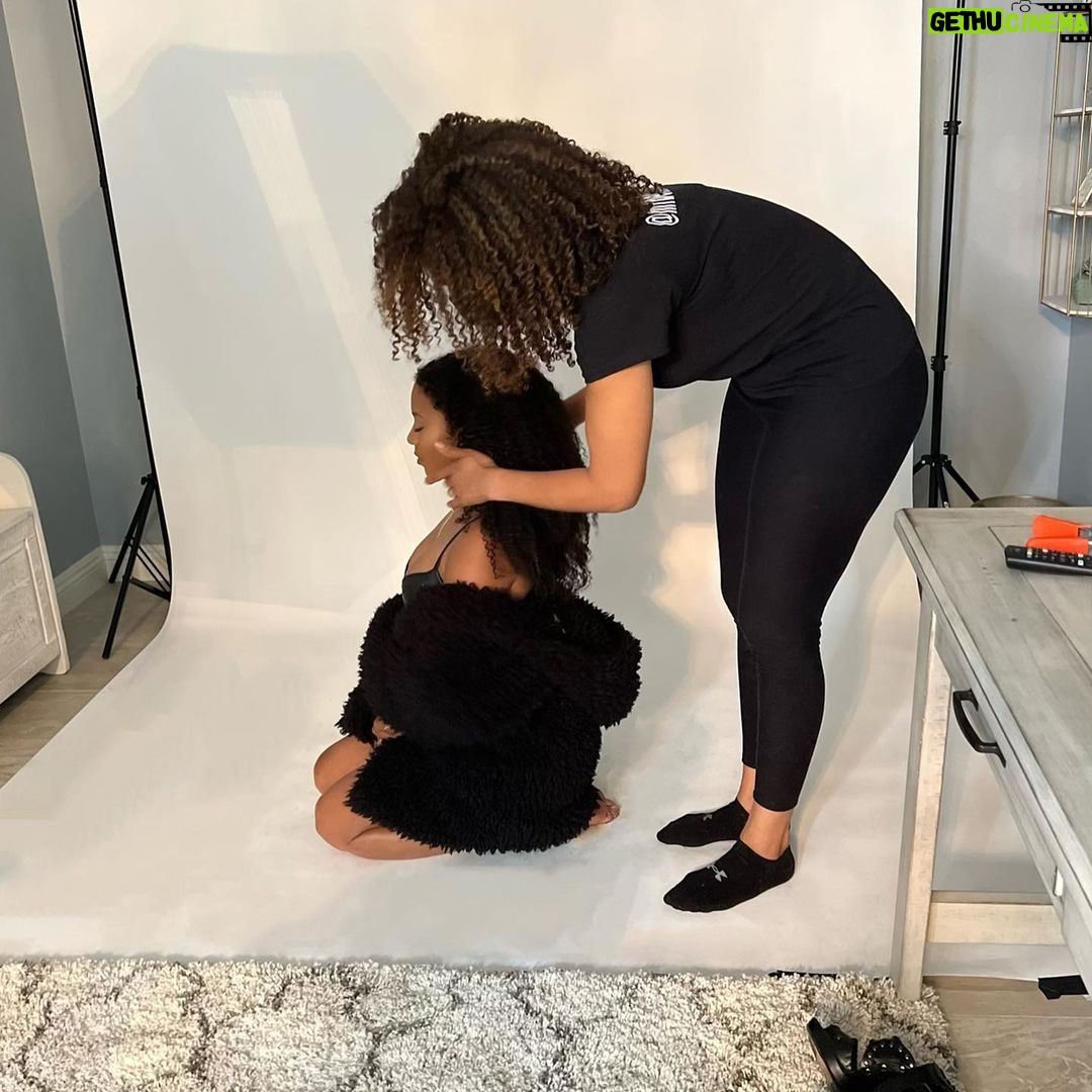 Stephanie Charles Instagram - Sitting pretty🤍 Always good working with you guys. @mfbentertainment and @tamarathemua Thank you so much for your hard work💕