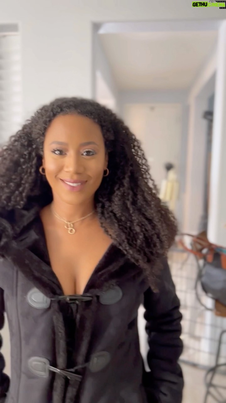 Stephanie Charles Instagram - Tried to get some behind the scene footage of me doing the “sexy “ slow motion walk but I got out shined✨✨. Ugh, can’t get enough of her😩😩 @yvonnesenate #stepahniecharles #doglovers #goldendoodle #btsphotoshoot #tylerperrystudios