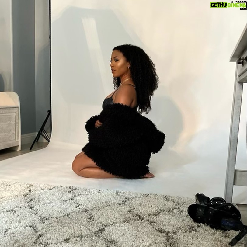 Stephanie Charles Instagram - Sitting pretty🤍 Always good working with you guys. @mfbentertainment and @tamarathemua Thank you so much for your hard work💕